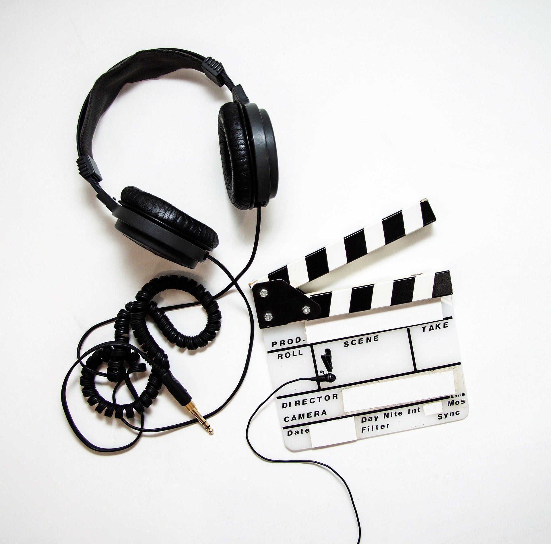 headphones-gb05b0b6f4_1920